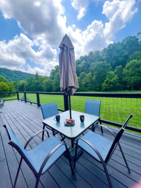 Firefly Fields 2-Acres With Guest House, Game Room, Mountain & River Views